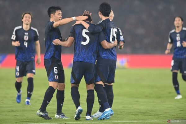 Berikut adalah alternatif judul untuk "Jepang ditahan imbang tanpa gol oleh Arab Saudi":

1. "Jepang dan Arab Saudi Berbagi Poin dalam Pertandingan Tanpa Gol"
2. "Pertandingan Ketat: Jepang Gagal Menaklukkan Arab Saudi"
3. "Jepang Tak Berdaya Hadapi Arab Saudi, Pertandingan Berakhir Imbang"
4. "Hasil Imbang: Jepang dan Arab Saudi Tidak Mampu Cetak Gol"
5. "Duel Seru Berakhir Tanpa Gol: Jepang dan Arab Saudi Sama Kuat"

Silakan pilih yang sesuai atau minta lebih banyak pilihan!