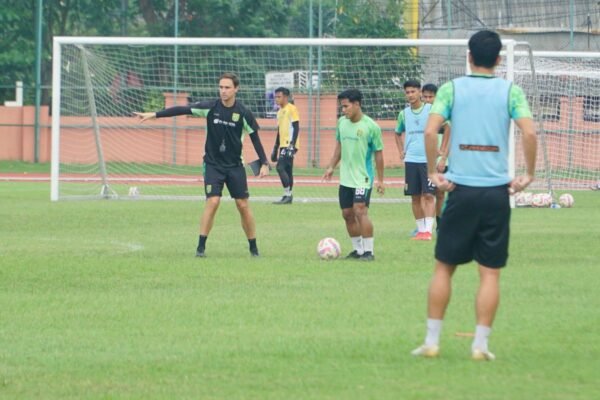 Munster Siapkan Pengganti Slavko untuk Derbi Krusial Melawan Arema FC