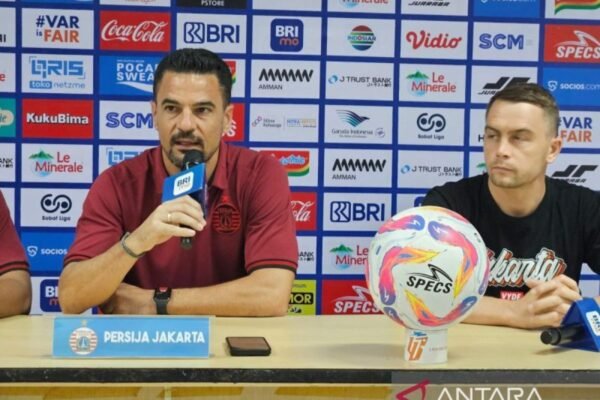 Berikut beberapa alternatif judul untuk pernyataan tersebut:

1. "Doni Tri Siap Tampil Saat Persija Jakarta Melawan Semen Padang"
2. "Doni Tri Akan Membela Persija Jakarta di Laga Melawan Semen Padang"
3. "Persija Jakarta Jamu Semen Padang, Doni Tri Dapat Diturunkan"
4. "Doni Tri Siap Perkuat Persija Jakarta Saat Hadapi Semen Padang"
5. "Laga Seru: Doni Tri Dapat Dimainkan Saat Persija Jakarta Lawan Semen Padang"

Anda dapat memilih salah satu atau mengadaptasi untuk kebutuhan Anda!