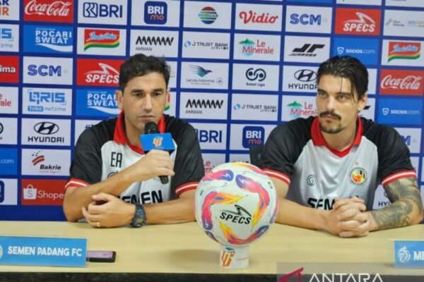 Pelatih Semen Padang Almeida Bersemangat Rebut Tiga Poin di Kandang Persija