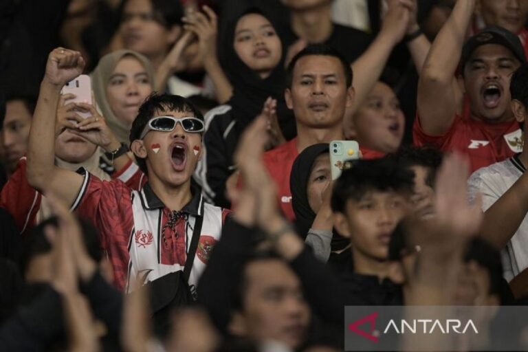Tentu! Berikut adalah beberapa alternatif judul untuk "God Bless dan Judika Bakar Semangat Penggemar Indonesia":

1. "Semangat Berkobar: God Bless dan Judika Mengguncang Indonesia"
2. "Harmoni Energi: God Bless dan Judika Mengobarkan Semangat Penggemar"
3. "Menyala Bersama: God Bless dan Judika Membakar Gairah Penggemar di Tanah Air"
4. "Kebangkitan Semangat: Kolaborasi Epic God Bless & Judika"
5. "Euforia Musik: God Bless dan Judika Memupuk Semangat Penggemar Indonesia"

Semoga membantu! Jika kamu membutuhkan variasi lebih lanjut, silakan beri tahu.