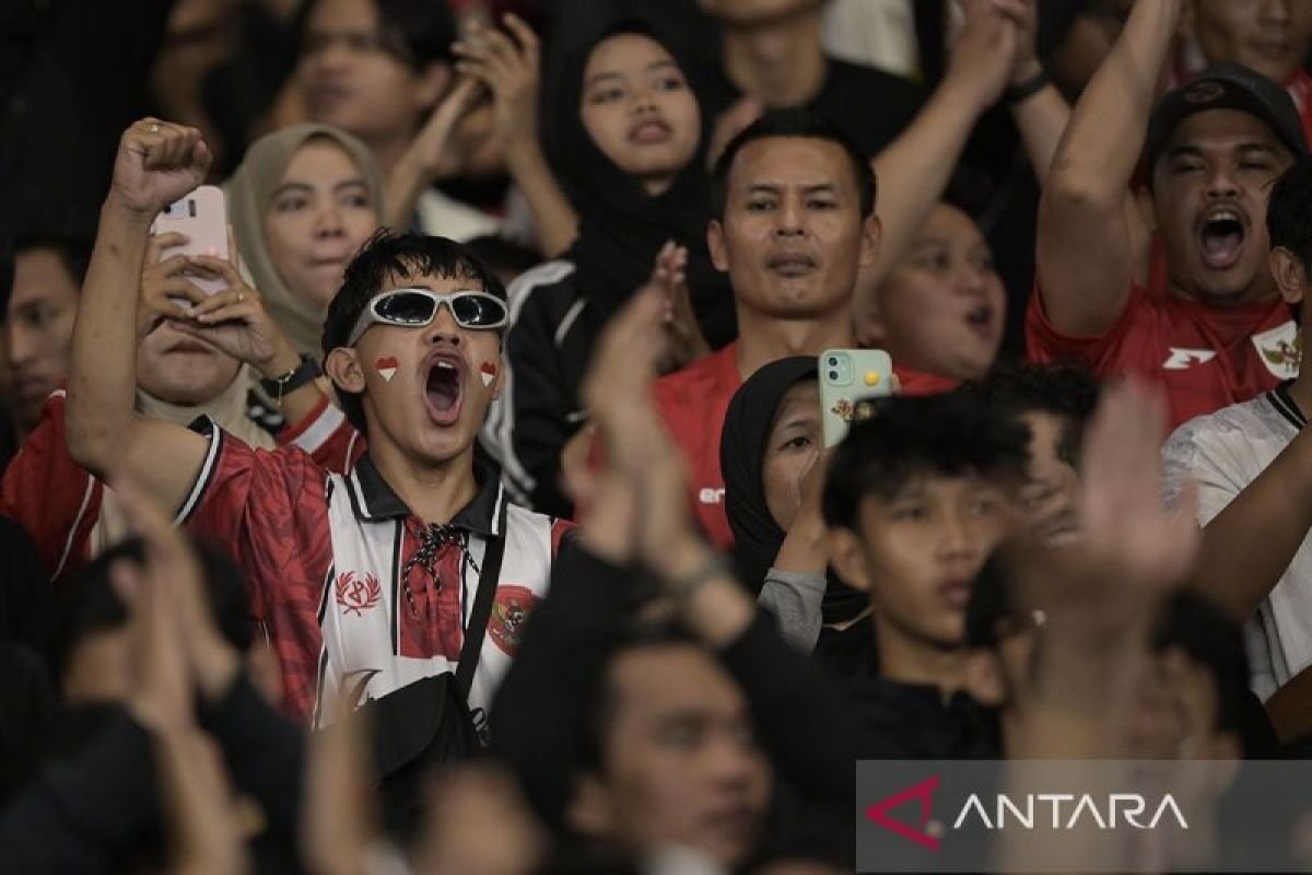 Tentu! Berikut adalah beberapa alternatif judul untuk "God Bless dan Judika Bakar Semangat Penggemar Indonesia":

1. "Semangat Berkobar: God Bless dan Judika Mengguncang Indonesia"
2. "Harmoni Energi: God Bless dan Judika Mengobarkan Semangat Penggemar"
3. "Menyala Bersama: God Bless dan Judika Membakar Gairah Penggemar di Tanah Air"
4. "Kebangkitan Semangat: Kolaborasi Epic God Bless & Judika"
5. "Euforia Musik: God Bless dan Judika Memupuk Semangat Penggemar Indonesia"

Semoga membantu! Jika kamu membutuhkan variasi lebih lanjut, silakan beri tahu.