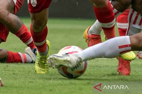 Berikut adalah beberapa alternatif judul untuk "Drama Delapan Gol Warnai Laga Myanmar dengan Timor Leste":

1. "Pertandingan Mendebarkan: Delapan Gol Antar Myanmar dan Timor Leste"
2. "Aksi Gol Berlimpah: Myanmar vs Timor Leste Berakhir 8 Gol"
3. "Drama Gol: Duel Seru antara Myanmar dan Timor Leste"
4. "Delapan Gol yang Menggetarkan: Myanmar Hadapi Timor Leste"
5. "Laga Spektakuler: Myanmar dan Timor Leste Hasilkan Delapan Gol"
6. "Pertarungan Epic: Myanmar dan Timor Leste Ciptakan Drama Gol"
7. "Timor Leste dan Myanmar: Duel Memikat dengan Delapan Gol"
8. "Drama Gol Menarik: Myanmar dan Timor Leste Berakhiri dengan 8 Jaringan"

Silakan pilih yang paling sesuai atau gunakan sebagai inspirasi!