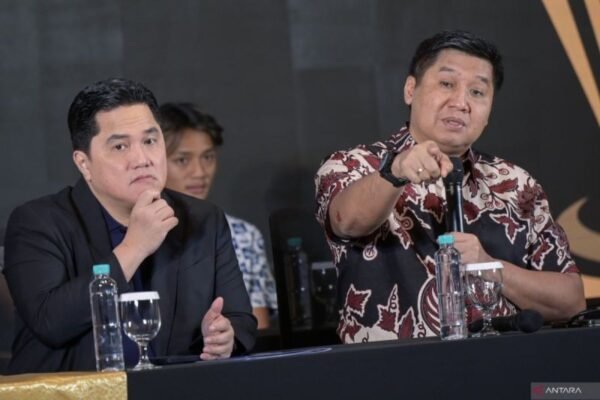 Here are some alternative title suggestions for "Daftar 30 Pemain Liga Indonesia All Star di Piala Presiden 2025":

1. "30 Pemain Liga Indonesia All Star untuk Piala Presiden 2025"
2. "Roster All Star Liga Indonesia: 30 Nama di Piala Presiden 2025"
3. "Piala Presiden 2025: Daftar 30 Bintang Liga Indonesia All Star"
4. "Pemain All Star Liga Indonesia: 30 Nama di Piala Presiden 2025"
5. "30 Talenta Terbaik Liga Indonesia All Star di Piala Presiden 2025"
6. "Seleksi 30 Pemain All Star Liga Indonesia untuk Piala Presiden 2025"
7. "Daftar 30 Pemain Bintang Liga Indonesia di Piala Presiden 2025"
8. "Piala Presiden 2025: Mengenal 30 Pemain Liga Indonesia All Star"
9. "Tim All Star Liga Indonesia: 30 Pemain Unggulan di Piala Presiden 2025"
10. "Menyambut Piala Presiden 2025: 30 Pemain Liga Indonesia All Star"

Feel free to mix and match phrases to create a title that best fits your needs!