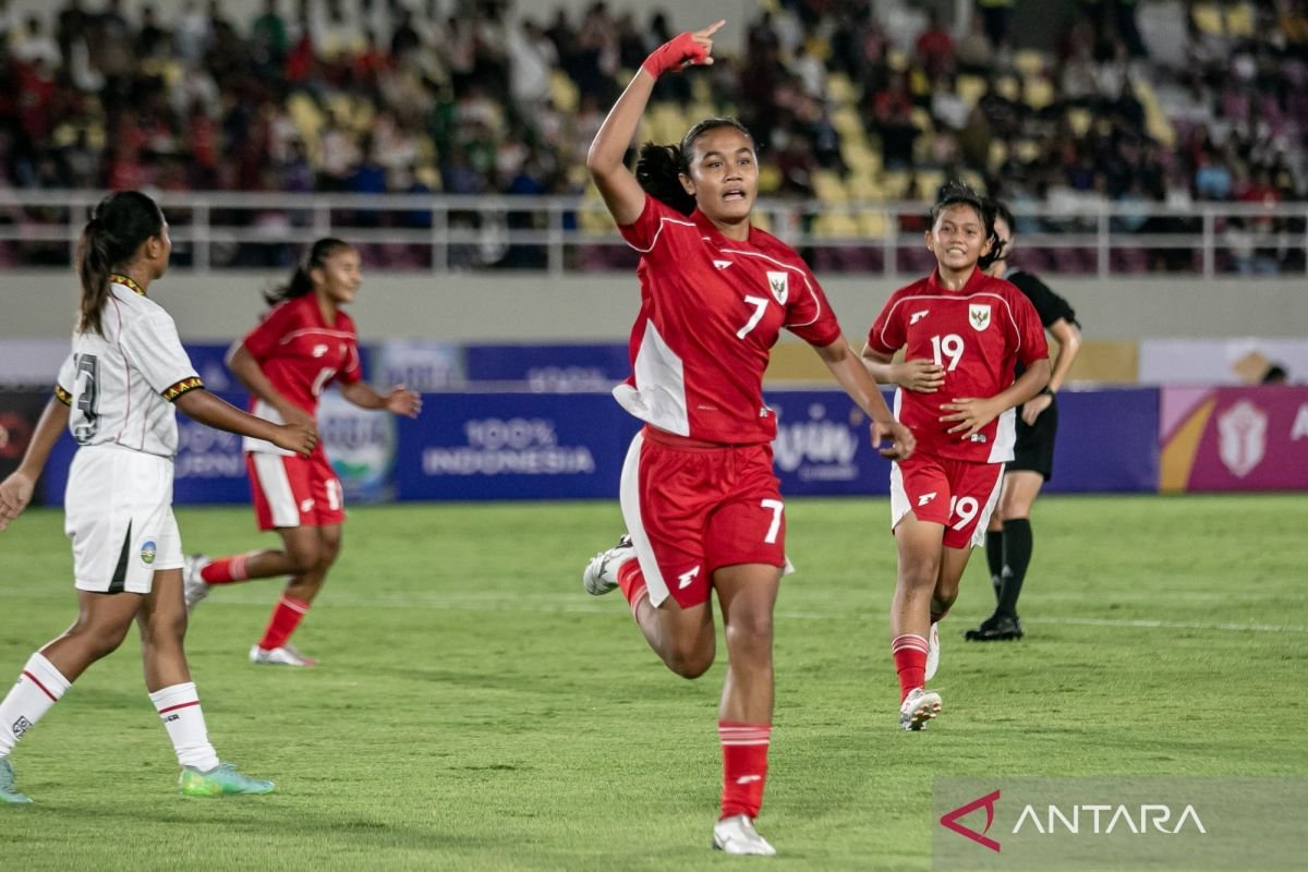 Here are some alternate title suggestions for "Jadwal Timnas Putri U-16 Indonesia vs Australia di Semifinal":

1. "Jadwal Pertandingan Semifinal: Timnas Putri U-16 Indonesia vs Australia"
2. "Semifinal Timnas Putri U-16: Indonesia Hadapi Australia - Jadwal Pertandingan"
3. "Jadwal Semifinal: Indonesia U-16 Wanita Lawan Australia"
4. "Pertandingan Semifinal: Timnas Putri U-16 Indonesia versus Australia - Jadwal Resmi"
5. "Jadwal Pertandingan Semifinal Timnas Putri U-16: Indonesia vs Australia"
6. "Timnas Putri U-16 Indonesia Vs Australia: Jadwal Semifinal yang Ditunggu"
7. "Semifinal Timnas Putri U-16: Jadwal Pertandingan Indonesia vs Australia"
8. "Jadwal Semifinal: Pertarungan Indonesia U-16 Wanita Melawan Australia" 

Feel free to choose any of these or modify them further!
